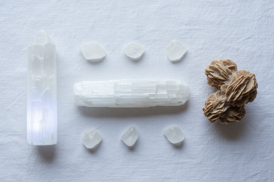 Mohs Hardness 2–2.5: Selenite, Gypsum & Fragile Stones