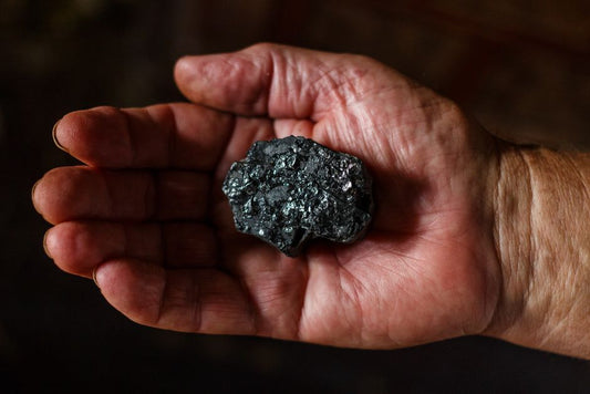 Labradorite Buying Guide: Mastering the 4Cs for Ethically Sourced Stones