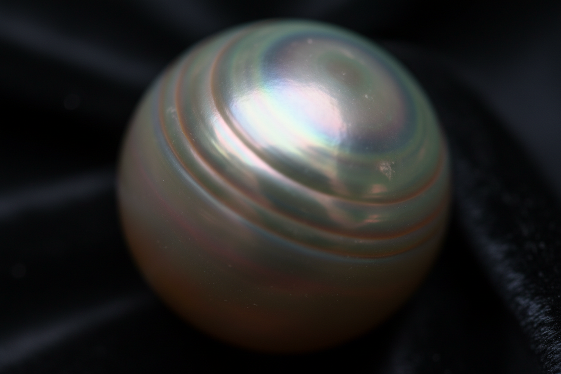Pearl Overtone: Surface Iridescence Guide
