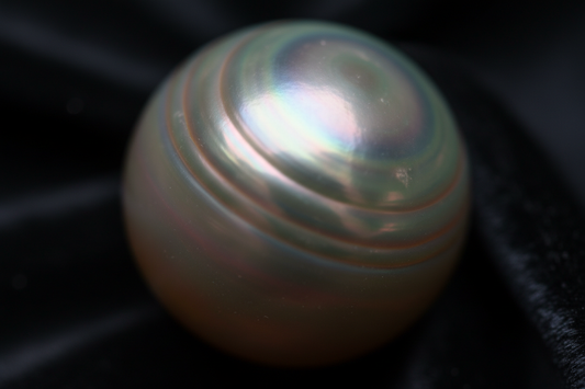 Pearl Overtone: Surface Iridescence Guide