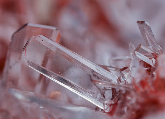 How Do Aragonite and Calcite Differ in Crystal Structure and Gemological Properties?