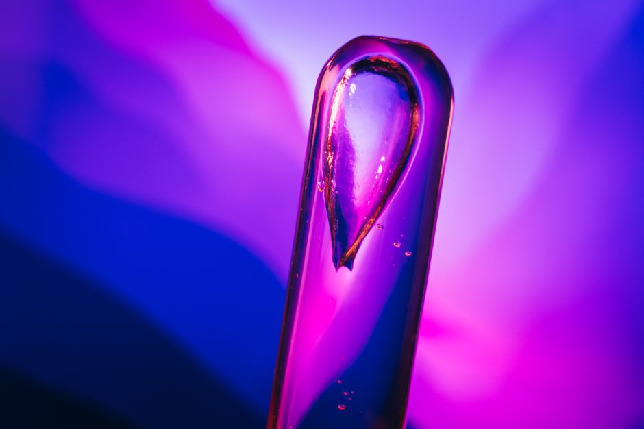 Why Alexandrite Changes Color: The Optics and Trace Chemistry Behind the Phenomenon
