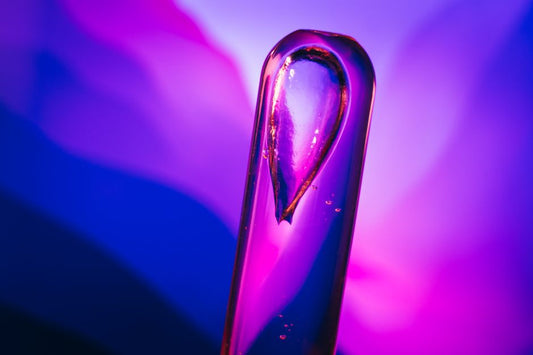 Why Alexandrite Changes Color: The Optics and Trace Chemistry Behind the Phenomenon