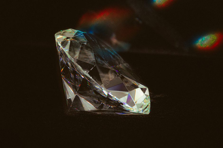 Sphene in the Ancient World: Gender, Trade, and the Radiance of Forgotten Gems