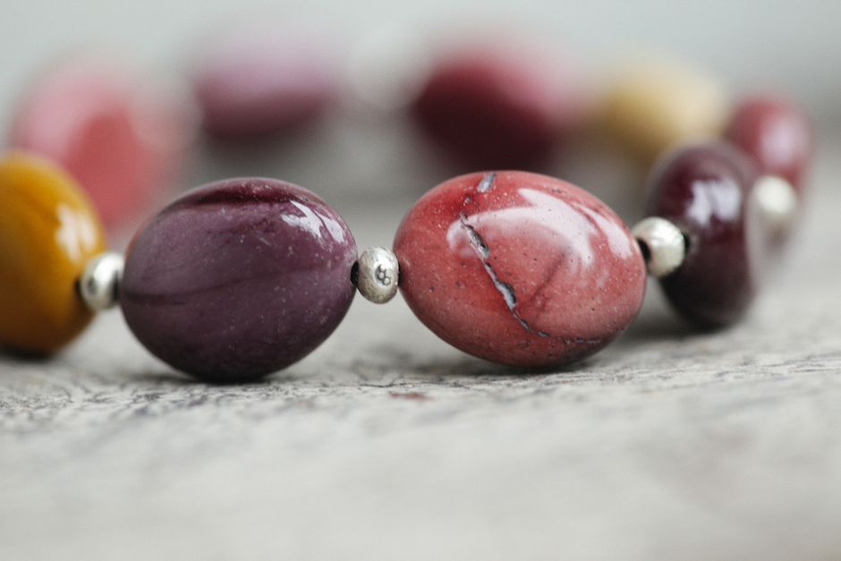 Lepidolite Jewelry Buying Guide: Selecting the Right Piece for Every Occasion