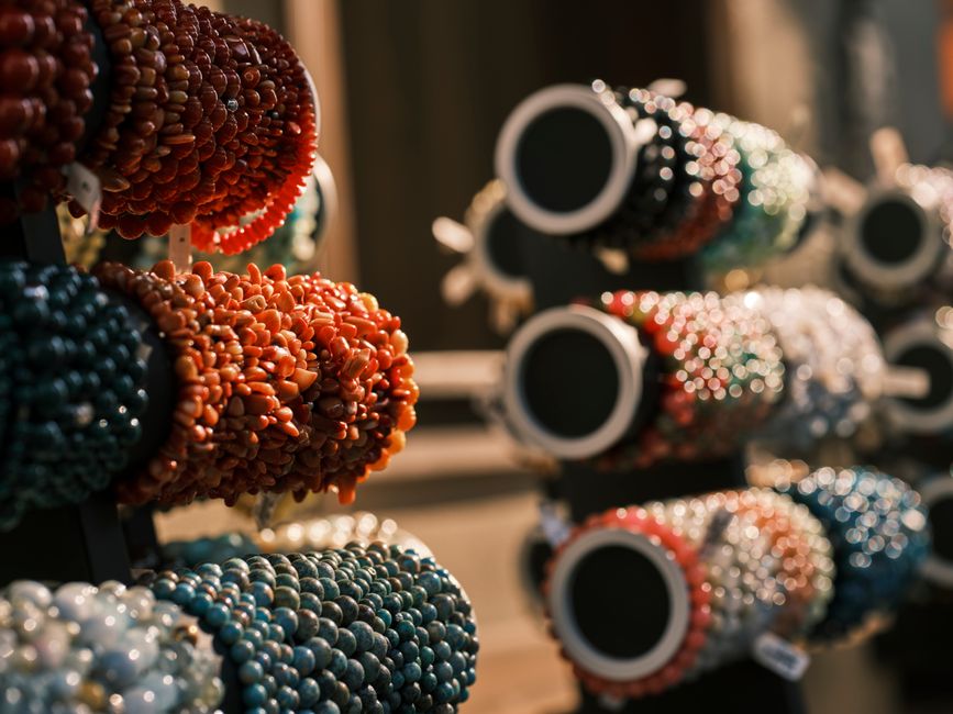 Onyx: Loose Stone or Finished Jewelry? A Buyer's Guide to Material Identity