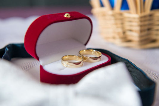 Azurite in the Dowry Chest: Gift Exchange and the Marriage Economy of Central European Mining Towns