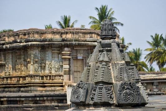 Spectral Stones: Apophyllite and the Visionary Traditions of the Deccan