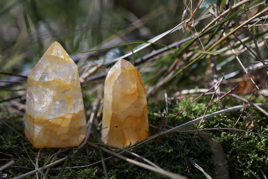 The Inner Fire of Gemstones: Unveiling Citrine’s Solar Plexus Healing Energies and Chakra Harmony