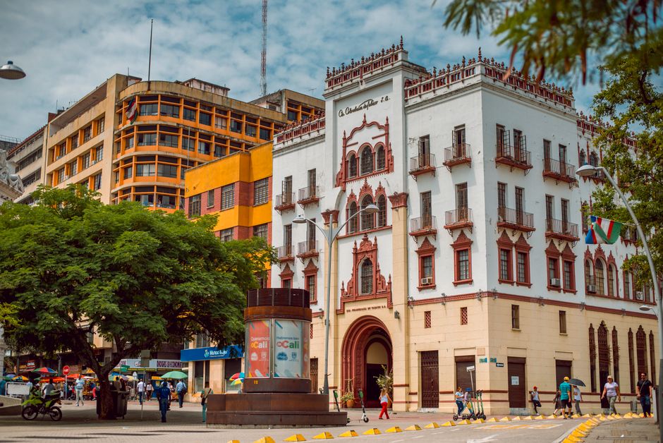 The Blood of the Andes: How Colombian Emeralds Became a Currency of Colonial Cruelty and Indigenous Resistance