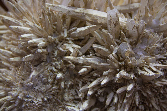 Charoite Unveiled: Debunking the Myths of Siberia’s Purple Enigma in Deposit Geology and Mining