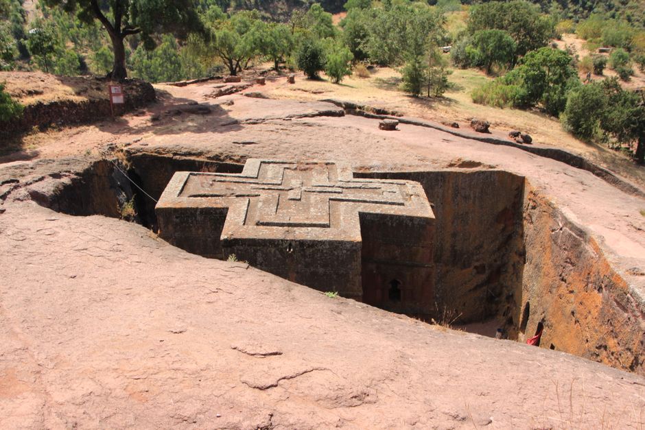Sphene in the Ancient World: A Cross-Cultural History of Light and Color