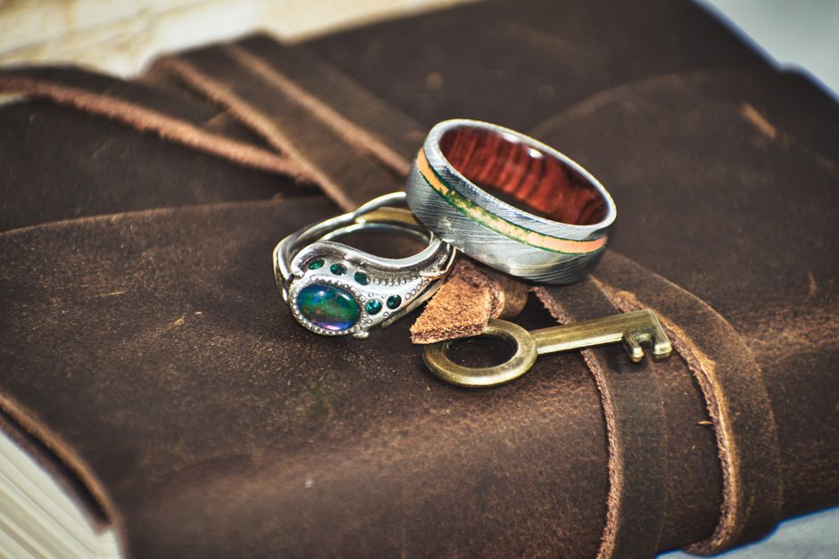 Baltic Amber Investment Guide: How to Choose Collector-Grade Specimens for Weddings, Anniversaries, and Heirloom Gifts