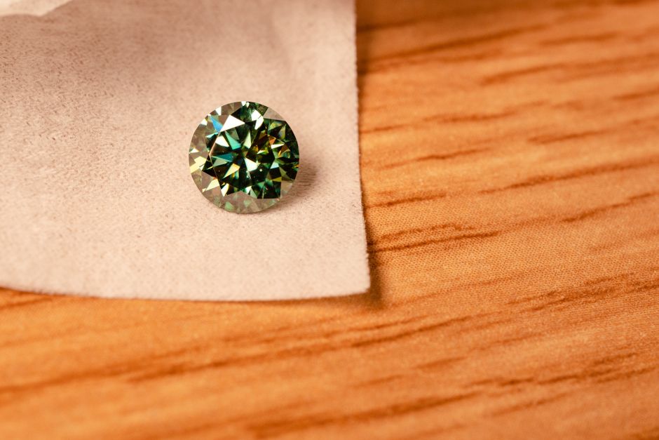 How Are Trapiche Emeralds Formed? A Deep Dive into the Geological Origins and Optical Phenomena of Radial Gemstone Inclusions