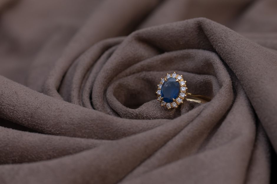 The Ethical Black Opal Buying Guide: Budget Tiers & Sourcing Secrets for Conscious Collectors