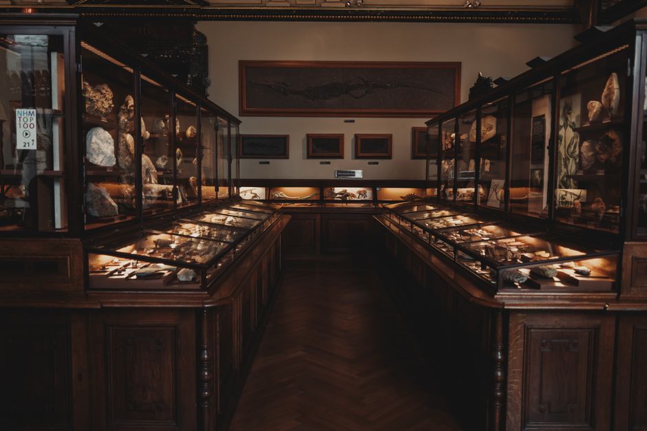 Pyrope Garnet in Museum Collections: Reading Bohemian Extraction Through Imperial Mineral Cabinets