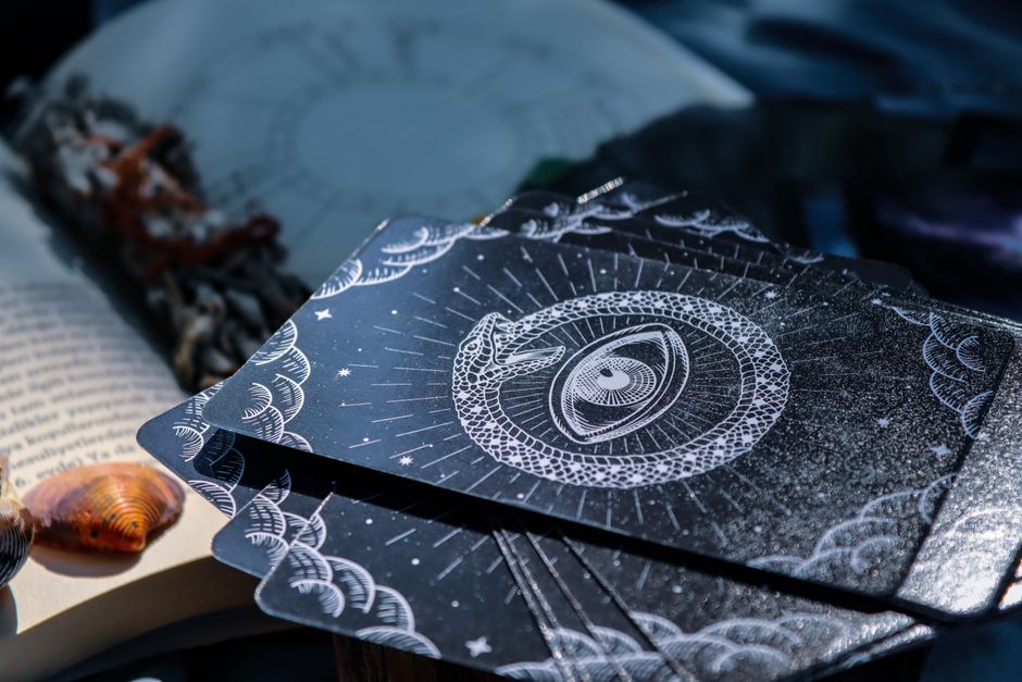 Lapis Lazuli and the Moon: Zodiac Rituals for Introspection and Clear Vision