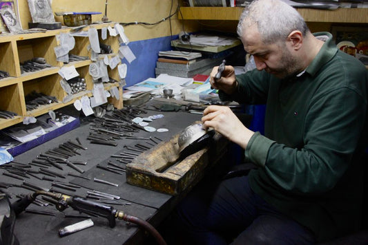Opal in the Engraver's Hand: Colonial Extraction and the Limits of Glyptic Tradition