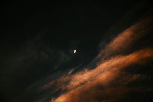 Padparadscha Sapphire and the Moon: A Lunar Ritual for Emotional Harmony