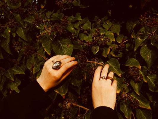 How to Choose a Natural vs. Lab-Grown Alexandrite for an Engagement Ring: A Complete Buyer’s Guide