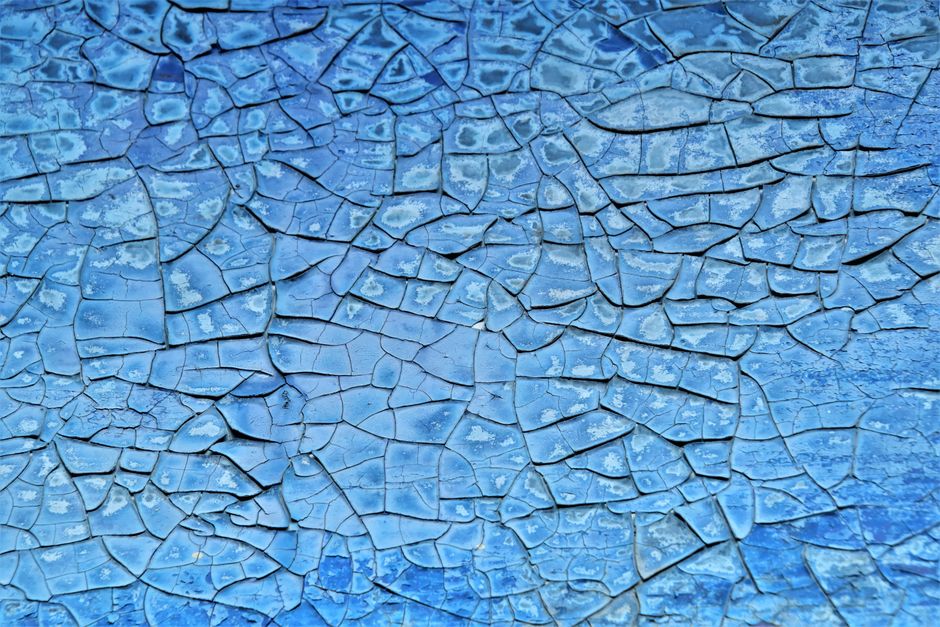 Benitoite After Prolonged Sunlight: When Light Exposure Reveals Chips, Cracks, or Setting Damage
