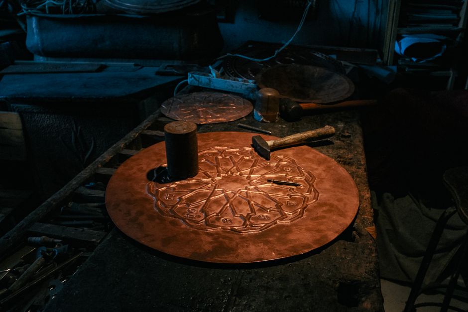 Sard, Heirloom, and the Dowry Workshop: How Engraved Seal Stones Changed Hands in the Early Modern Mediterranean