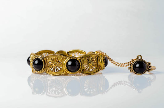 How to Clean and Care for Black Onyx Jewelry: Safe Methods to Restore Shine and Prevent Damage