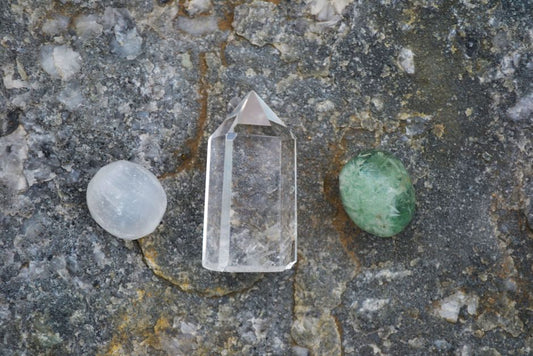 The Optical Alchemy of Aquamarine: How Light Transforms the Stone of the Sea Into a Spiritual Beacon
