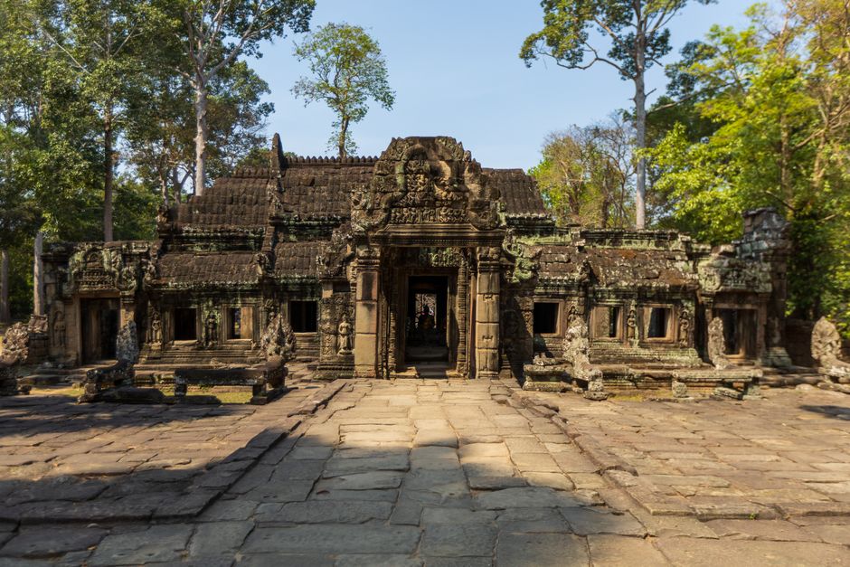 The Vanishing Stone: Hackmanite and the Sacked Temples of the Ancient World