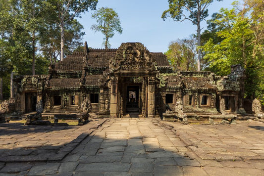 The Vanishing Stone: Hackmanite and the Sacked Temples of the Ancient World