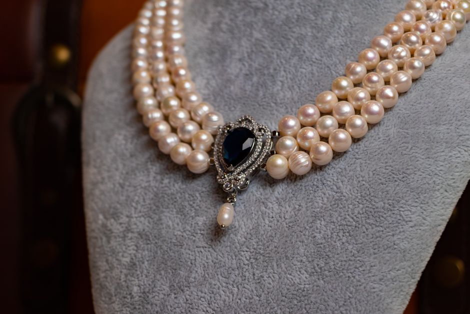 When the Pearl Lost Its Singularity: Cultured Pearls and the Reinvention of an Heirloom