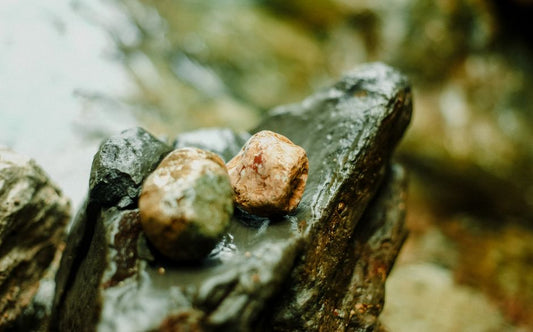 Tsavorite Garnet: How Magmatic Fluids and Metamorphic Pressure Create a Green Treasure Above and Below Ground