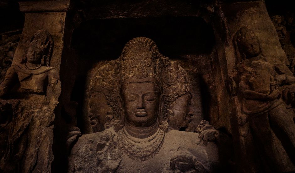 The Blue Saffire of Shiva: Mythology and Trade of the Star Sapphire in Ancient Ceylon