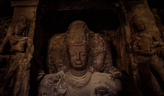 The Blue Saffire of Shiva: Mythology and Trade of the Star Sapphire in Ancient Ceylon