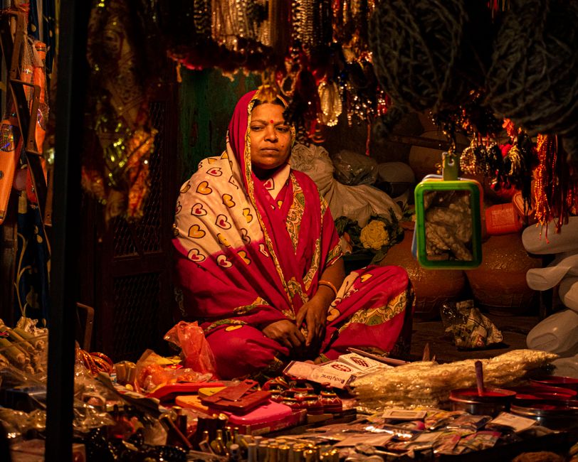 Women at the Edges of the Opal Market: Gender, Adornment, and the Ethiopian Stone Trade