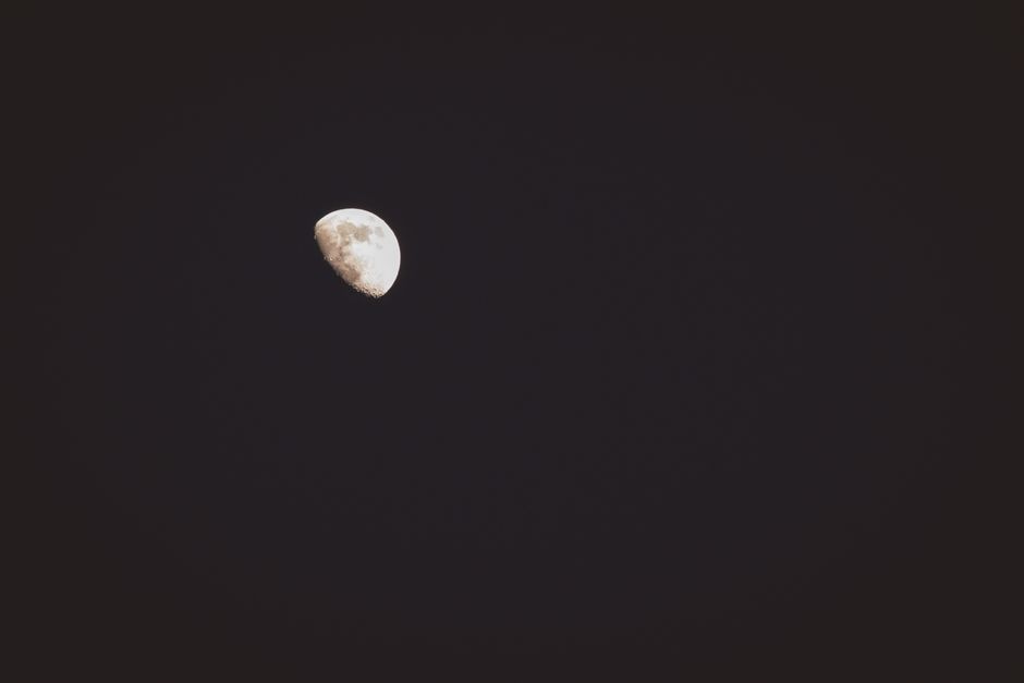 Apophyllite, Moon Phases, and the Art of Remembering Dreams