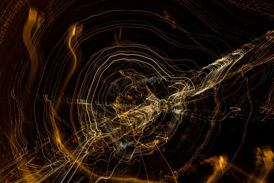 Pietersite's Chatoyant Flash: Why Light Moves Differently Across the Stone