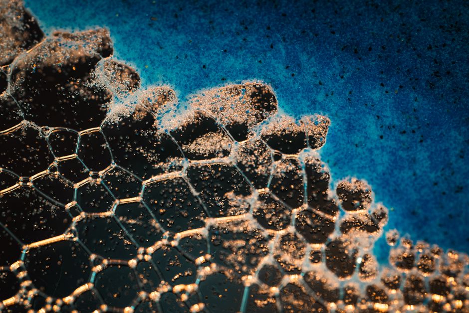 Why Some Amber Looks Liquid and Some Looks Like Plastic: The Microstructural Basis of Appearance