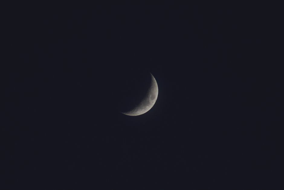 Charoite, New Moon Intentions, and the Honest Limits of Lunar Manifestation Rituals
