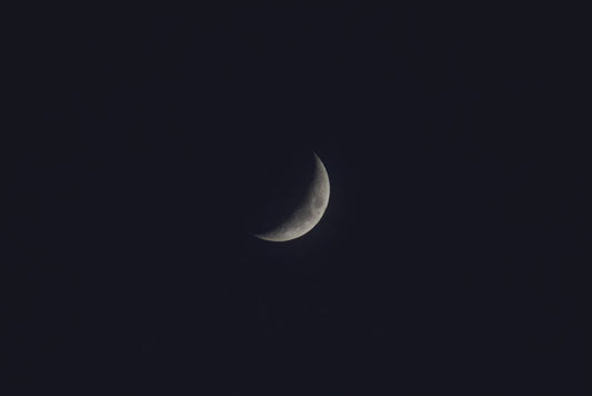 Charoite, New Moon Intentions, and the Honest Limits of Lunar Manifestation Rituals