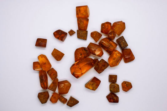 The Amber Buyer's Checklist: How to Spot Fakes, Copal, and Imitations Before and After Purchase