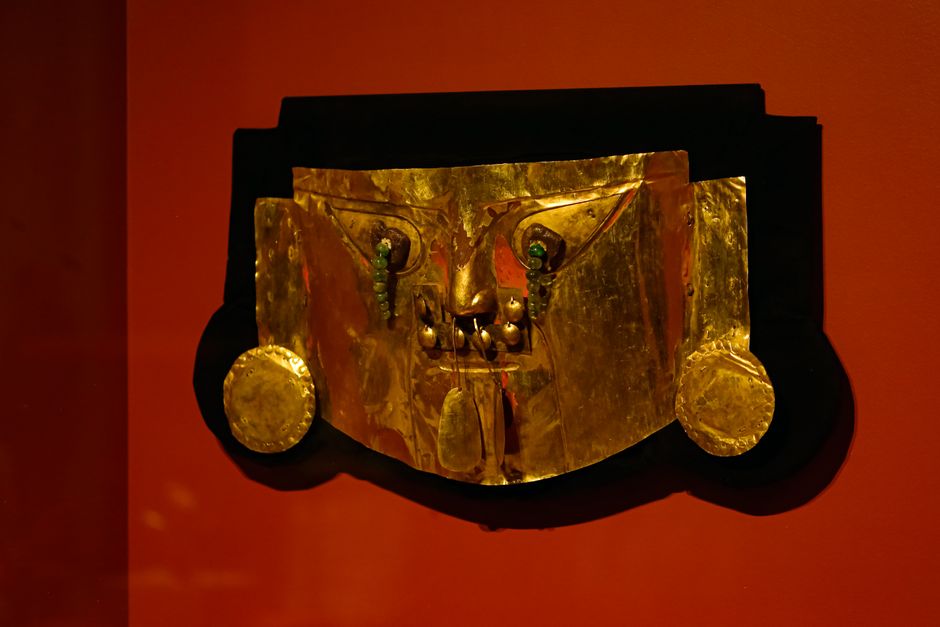 Heliodor in the Treasure Rooms: Reconstructing Court Provenance for a Golden Beryl