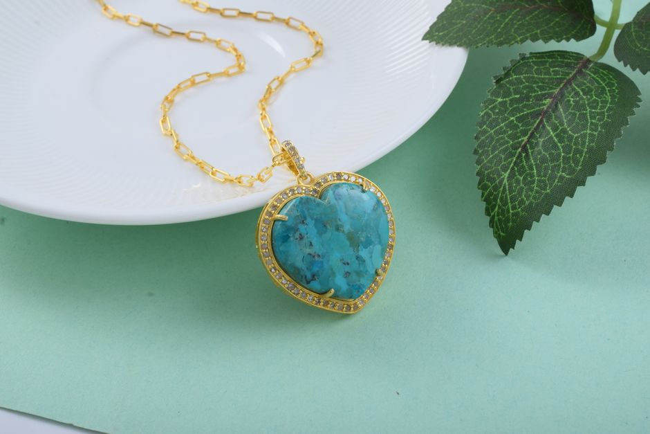 When Turquoise Was Gift and Tribute: The Pre-Modern Name That Modern Gemology Cannot Simply Translate