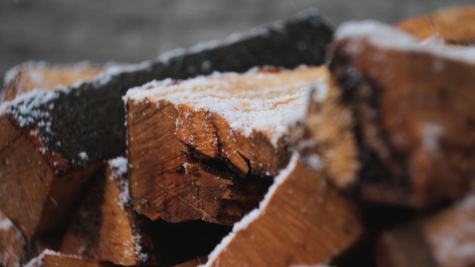 Loose Amber Stone in Its Setting: What Heat and Temperature Changes Mean for Repair
