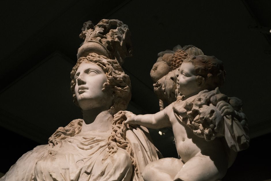 The Moonstone's Sacred Glow: From Hindu Myth to Roman Lunar Worship