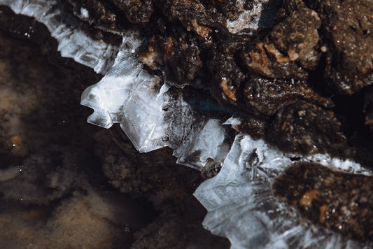 Boulder Opal: Why a Rock, Not a Crystal, Explains Its Structure