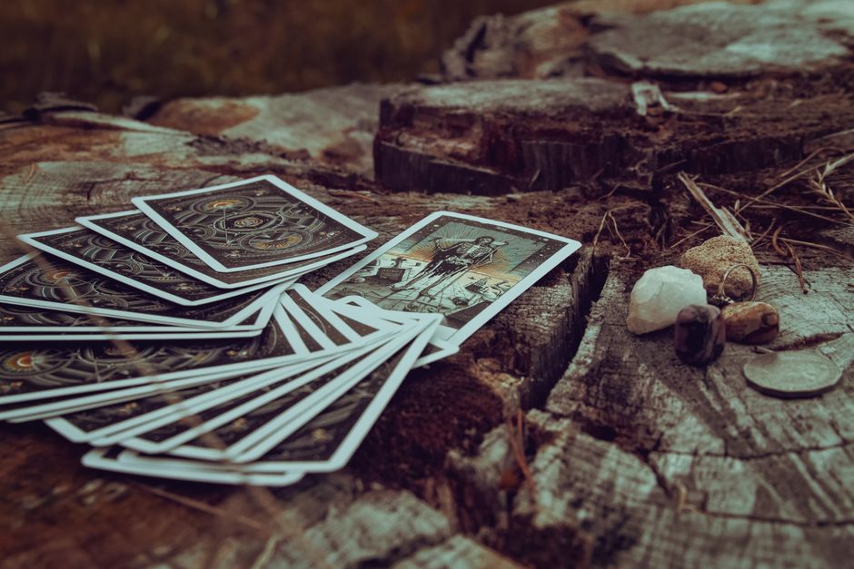 Pietersite and Tarot: When a Stone Becomes a Reading Companion
