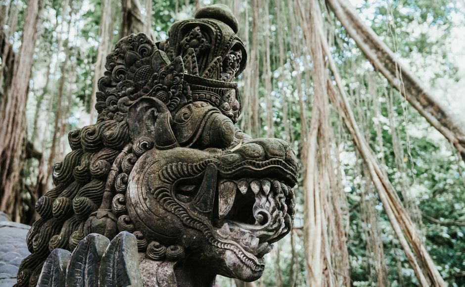 The Emerald of Solomon: Folk Legends of the Divine Stone in Ancient Temples