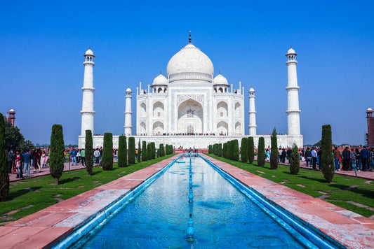 The Sacred Emerald of the Mughal Throne: A History of Gemstone Power in Imperial India