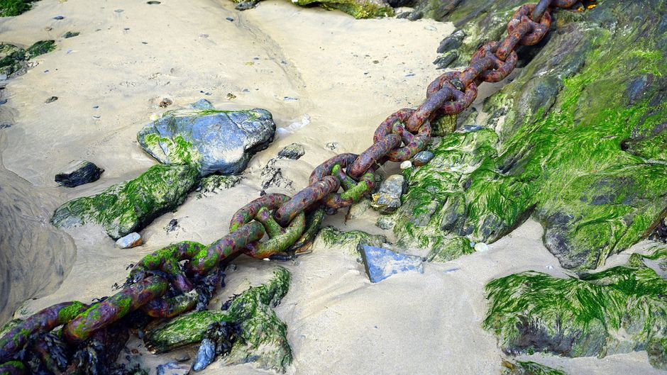 Hematite Heirlooms: Iron Oxide, Dowry Wealth, and the Limits of Sacred Stone Tradition